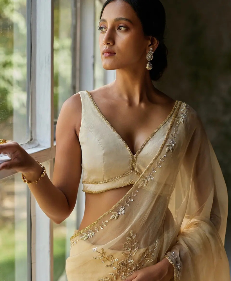 Classy Sleeveless Blouse Design