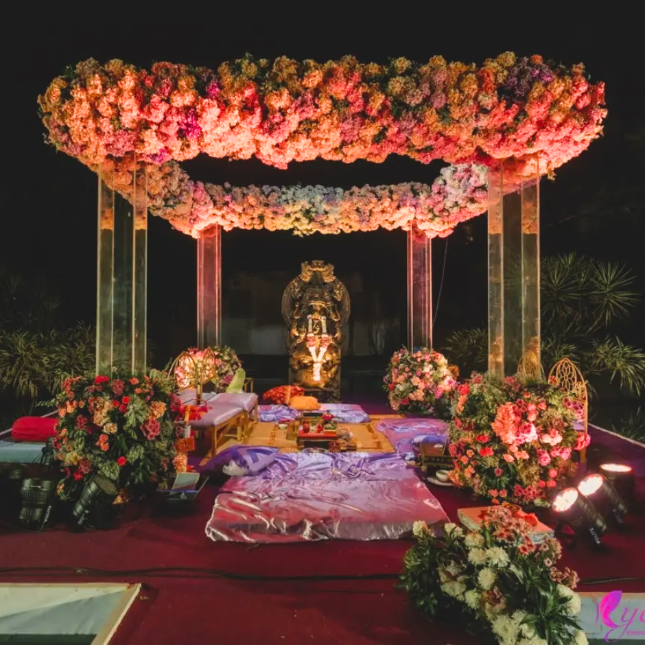 Mandap Design With Glass Pillars
