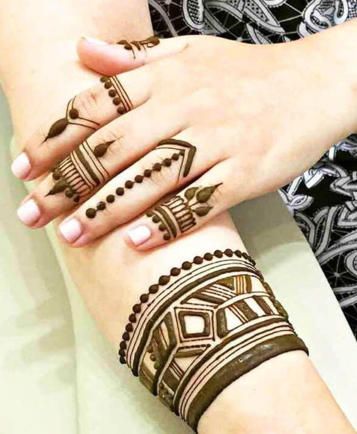 Geometric Arabic Mehndi Design