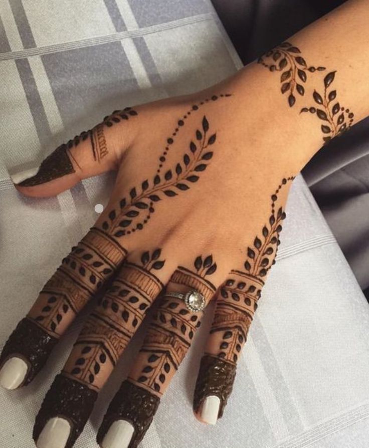 Arabic Mehndi Design For The Fingers
