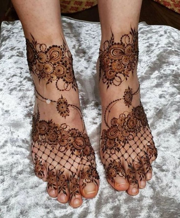 Feet Mehndi Design with A Modern Vibe
