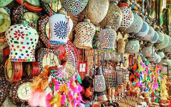  Sarojini Nagar Market 
